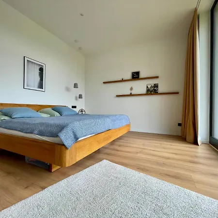 Architektenhaus Mit Naturpool *